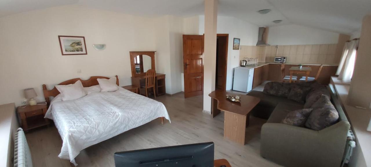 Citadel Guest House Варна Экстерьер фото